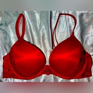 Victoria’s Secret size 34C - New w/o tags.
